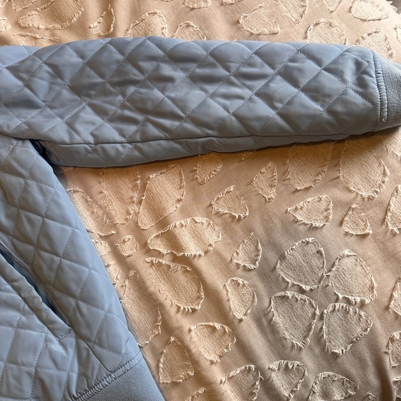 Levi’s Strauss & Co. Quilted Light Blue Bomber women’s Jacket - Size Medium - Picture 5 of 7